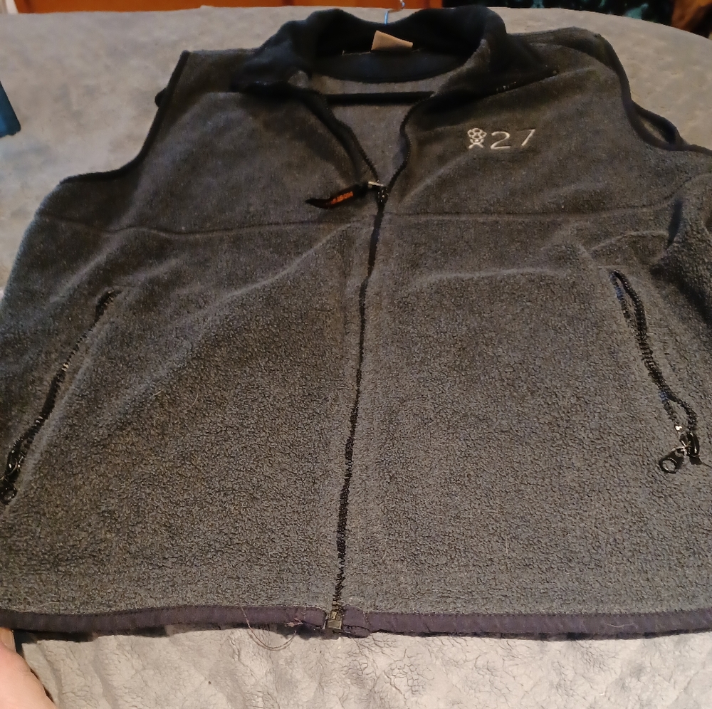 Sleevless jacket - Picture 5 of 5